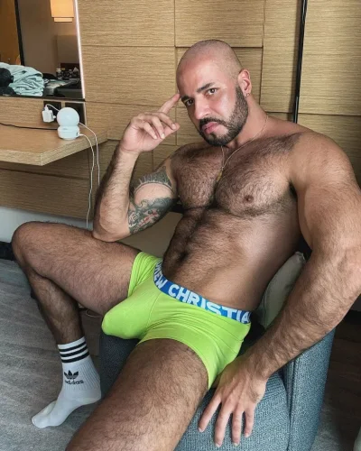 Sultan photo 77, european, curvy, brunette, 188 cm, 93 kg, Hong Kong