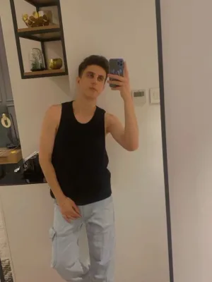 Brandon photo 1, slavic, slim, brunette, 180 cm, 61 kg, Hong Kong