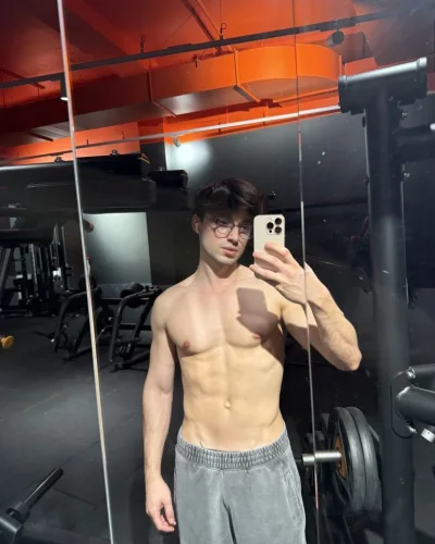 Tom photo 10, slavic, average, brunette, 170 cm, 65 kg, Hong Kong