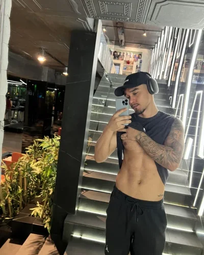 Vinicius photo 17, latino, athletic, brunette, 183 cm, 79 kg, Hong Kong