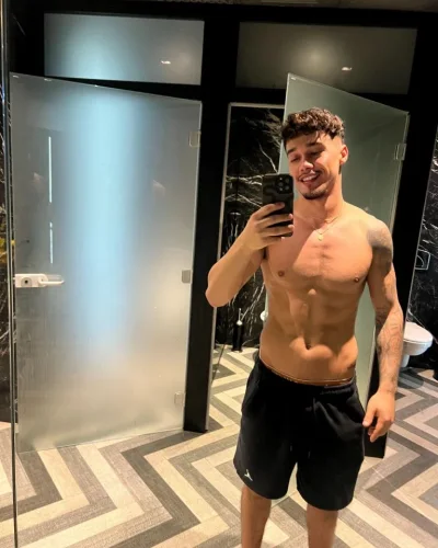 Vinicius photo 18, latino, athletic, brunette, 183 cm, 79 kg, Hong Kong
