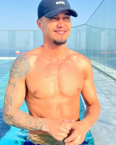 Vinicius photo 20, latino, athletic, brunette, 183 cm, 79 kg, Hong Kong