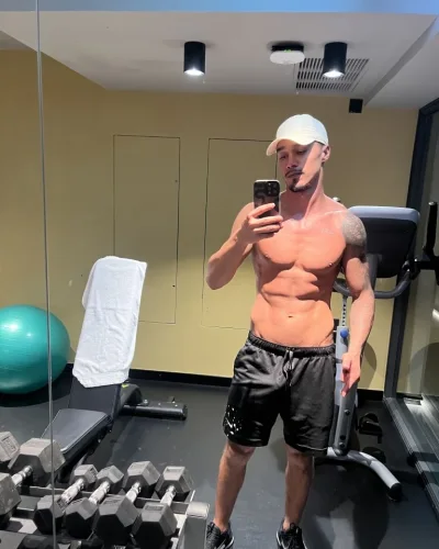 Vinicius photo 21, latino, athletic, brunette, 183 cm, 79 kg, Hong Kong