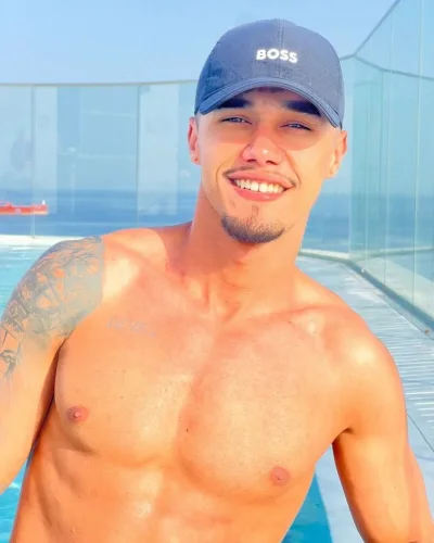 Vinicius photo 23, latino, athletic, brunette, 183 cm, 79 kg, Hong Kong