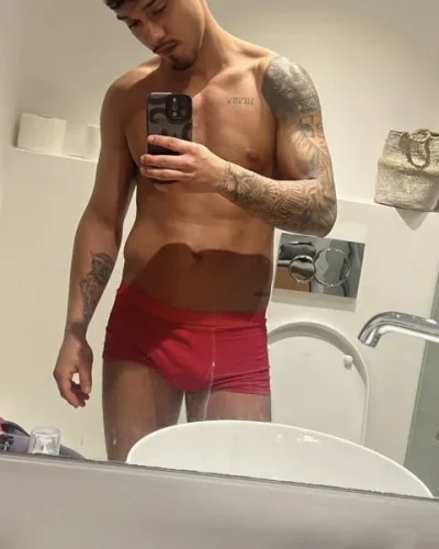 Vinicius photo 30, latino, athletic, brunette, 183 cm, 79 kg, Hong Kong