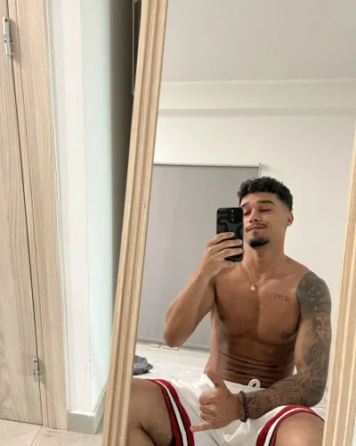 Vinicius photo 31, latino, athletic, brunette, 183 cm, 79 kg, Hong Kong