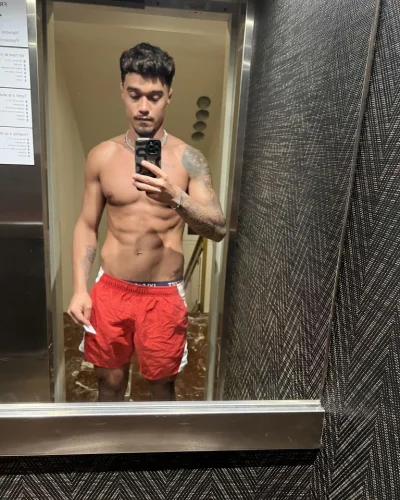 Vinicius photo 33, latino, athletic, brunette, 183 cm, 79 kg, Hong Kong