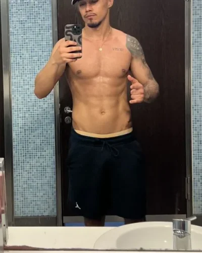 Vinicius photo 36, latino, athletic, brunette, 183 cm, 79 kg, Hong Kong