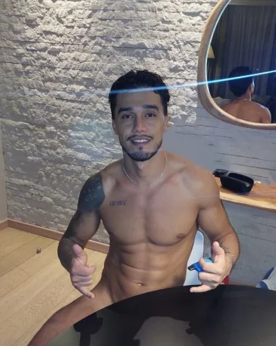 Vinicius photo 37, latino, athletic, brunette, 183 cm, 79 kg, Hong Kong