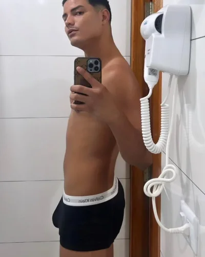 Calvin photo 1, latino, athletic, black hair, 185 cm, 83 kg, Hong Kong