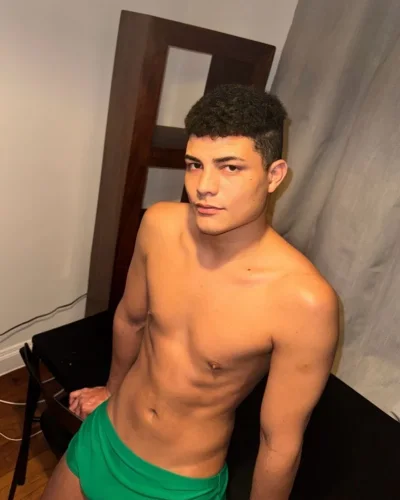 Calvin photo 12, latino, athletic, black hair, 185 cm, 83 kg, Hong Kong