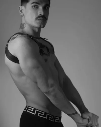 Donato photo 35, latino, athletic, black hair, 183 cm, 79 kg, Hong Kong