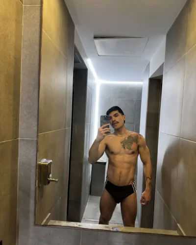 Donato photo 44, latino, athletic, black hair, 183 cm, 79 kg, Hong Kong