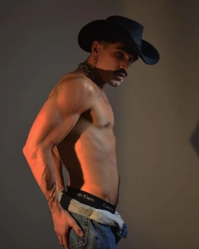 Donato photo 47, latino, athletic, black hair, 183 cm, 79 kg, Hong Kong