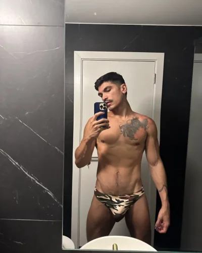 Donato photo 53, latino, athletic, black hair, 183 cm, 79 kg, Hong Kong