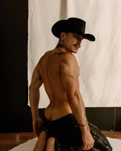 Donato photo 55, latino, athletic, black hair, 183 cm, 79 kg, Hong Kong