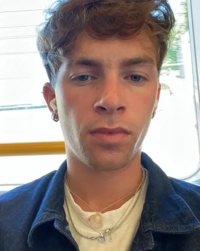 Ambrose photo 4, european, average, brunette, 178 cm, 61 kg, Hong Kong
