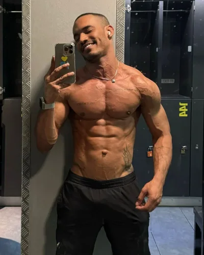 Vidal photo 12, latino, athletic, black hair, 175 cm, 74 kg, Hong Kong