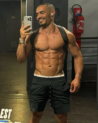 Vidal photo 17, latino, athletic, black hair, 175 cm, 74 kg, Hong Kong