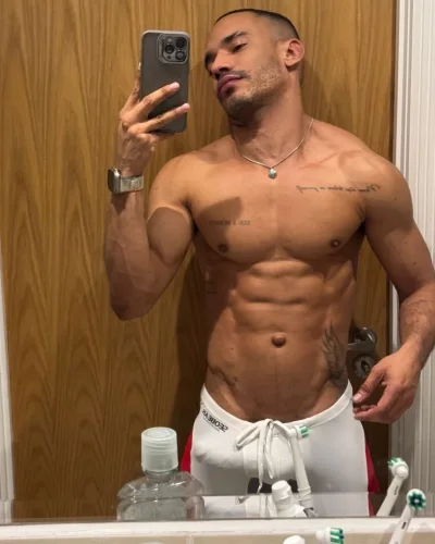 Vidal photo 24, latino, athletic, black hair, 175 cm, 74 kg, Hong Kong