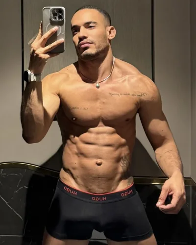 Vidal photo 28, latino, athletic, black hair, 175 cm, 74 kg, Hong Kong