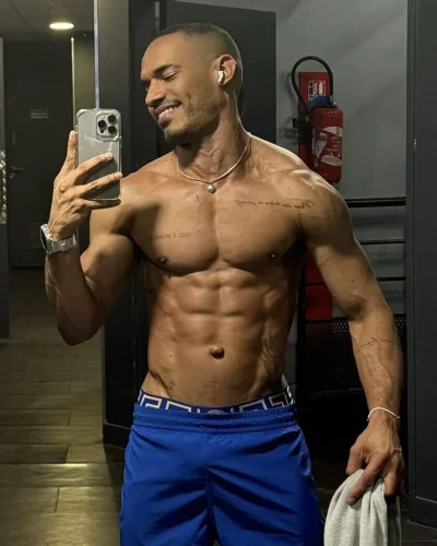 Vidal photo 31, latino, athletic, black hair, 175 cm, 74 kg, Hong Kong