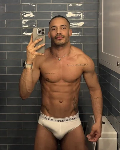 Vidal photo 32, latino, athletic, black hair, 175 cm, 74 kg, Hong Kong