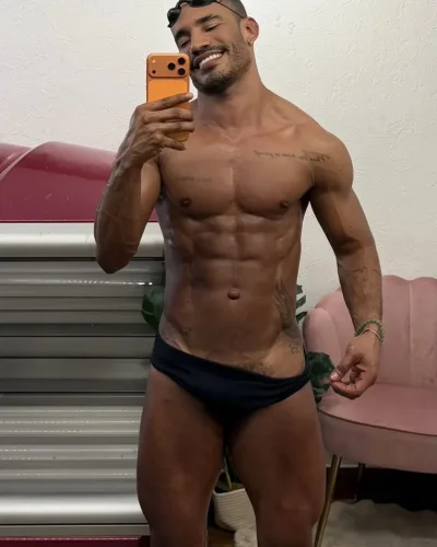 Vidal photo 34, latino, athletic, black hair, 175 cm, 74 kg, Hong Kong