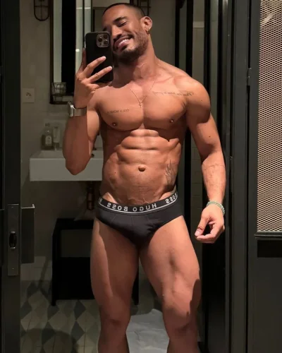 Vidal photo 37, latino, athletic, black hair, 175 cm, 74 kg, Hong Kong