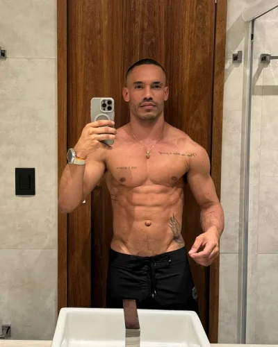 Vidal photo 4, latino, athletic, black hair, 175 cm, 74 kg, Hong Kong
