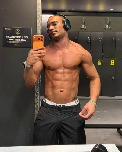 Vidal photo 41, latino, athletic, black hair, 175 cm, 74 kg, Hong Kong