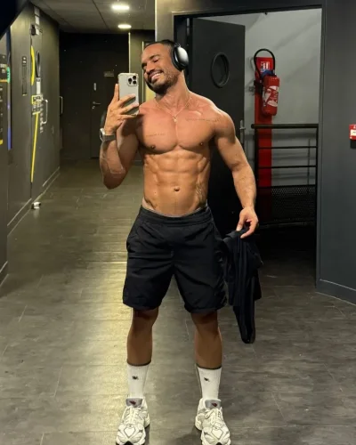 Vidal photo 42, latino, athletic, black hair, 175 cm, 74 kg, Hong Kong