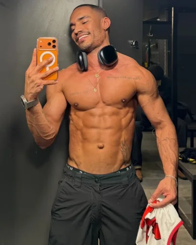 Vidal photo 44, latino, athletic, black hair, 175 cm, 74 kg, Hong Kong