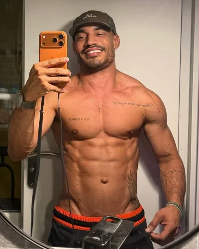 Vidal photo 46, latino, athletic, black hair, 175 cm, 74 kg, Hong Kong