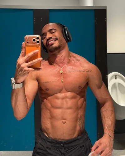 Vidal photo 47, latino, athletic, black hair, 175 cm, 74 kg, Hong Kong