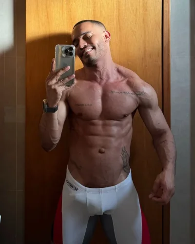 Vidal photo 51, latino, athletic, black hair, 175 cm, 74 kg, Hong Kong