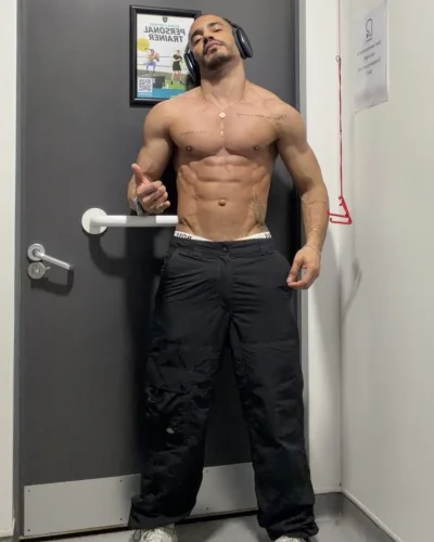 Vidal photo 52, latino, athletic, black hair, 175 cm, 74 kg, Hong Kong