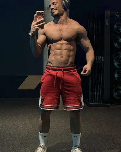 Vidal photo 53, latino, athletic, black hair, 175 cm, 74 kg, Hong Kong