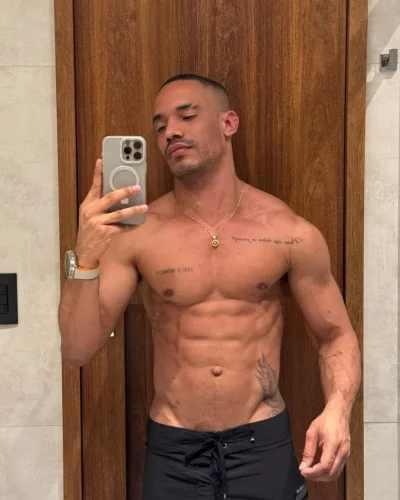 Vidal photo 6, latino, athletic, black hair, 175 cm, 74 kg, Hong Kong