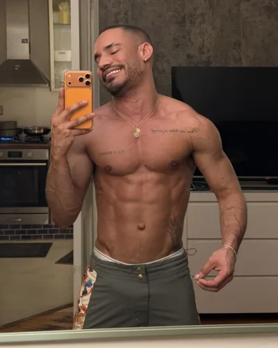 Vidal photo 60, latino, athletic, black hair, 175 cm, 74 kg, Hong Kong