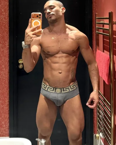Vidal photo 61, latino, athletic, black hair, 175 cm, 74 kg, Hong Kong