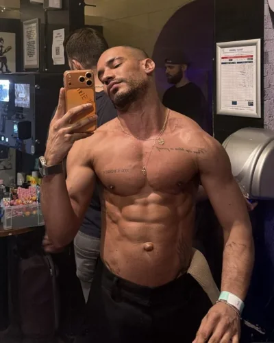 Vidal photo 64, latino, athletic, black hair, 175 cm, 74 kg, Hong Kong