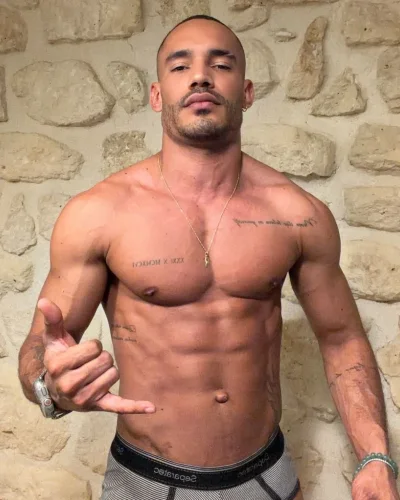 Vidal photo 65, latino, athletic, black hair, 175 cm, 74 kg, Hong Kong