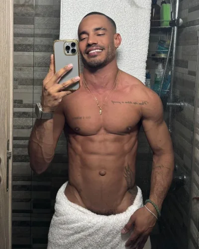 Vidal photo 68, latino, athletic, black hair, 175 cm, 74 kg, Hong Kong