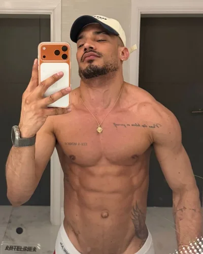 Vidal photo 69, latino, athletic, black hair, 175 cm, 74 kg, Hong Kong