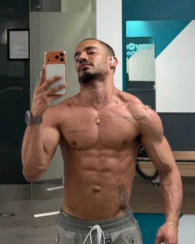 Vidal photo 70, latino, athletic, black hair, 175 cm, 74 kg, Hong Kong