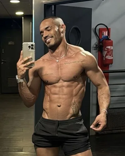 Vidal photo 8, latino, athletic, black hair, 175 cm, 74 kg, Hong Kong