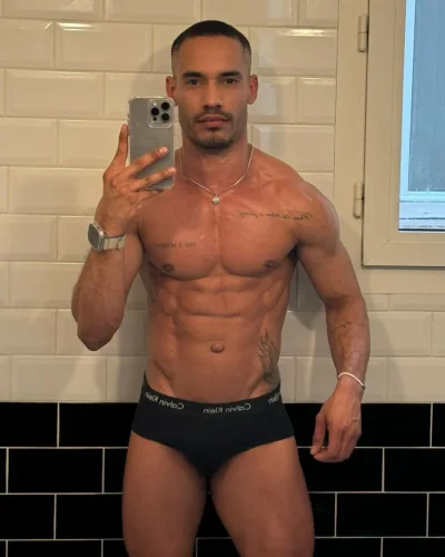 Vidal photo 9, latino, athletic, black hair, 175 cm, 74 kg, Hong Kong