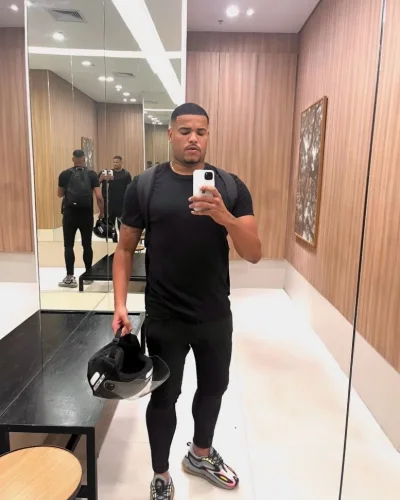 James photo 2, latino, athletic, black hair, 185 cm, 83 kg, Hong Kong