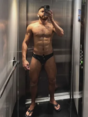 Vynicius photo 1, latino, curvy, brunette, 180 cm, 81 kg, Hong Kong